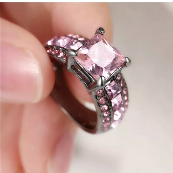 Jewelry - 💎 Beautiful Pink Ring Silver Plated 6